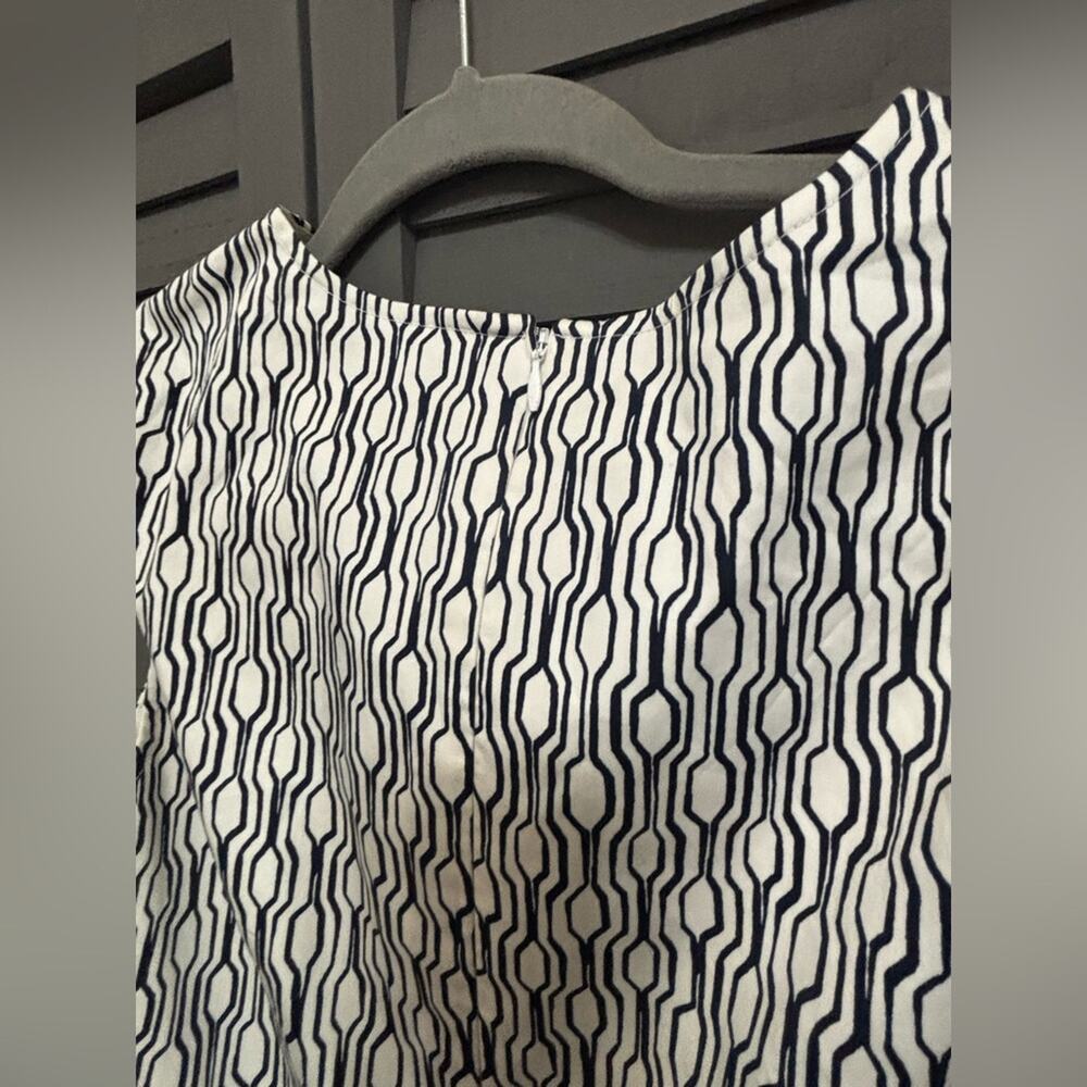 Ann Taylor Black and White Geometrical, Ruched Waist Sleeveless Dress Size 4 - Picture 8 of 11